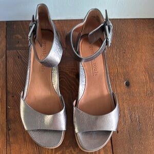 Gentle Souls Silver Sandals with Ankle Strap and Buckle - Size 8